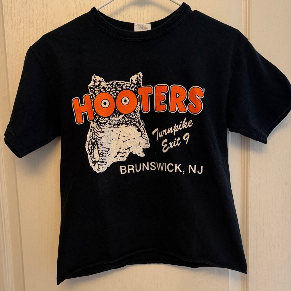 Hooters Kids Black and Orange Owl T-Shirt